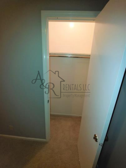 1905 South Elm Street - Photo 4 of 37