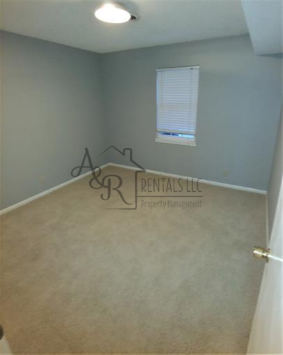 1905 South Elm Street - Photo 5 of 37