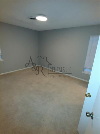 1905 South Elm Street - Photo 7 of 37