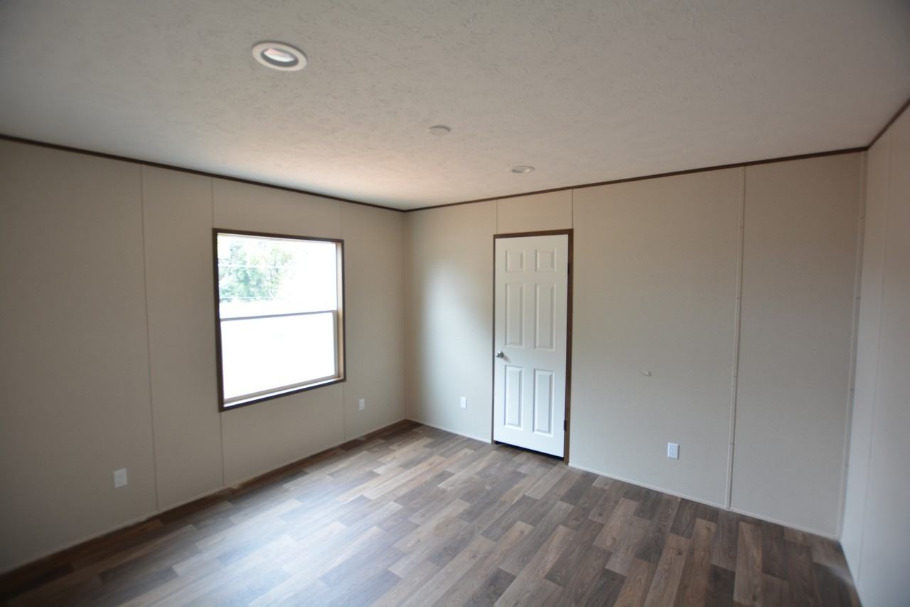 725 North Chestnut Road - Photo 4 of 16