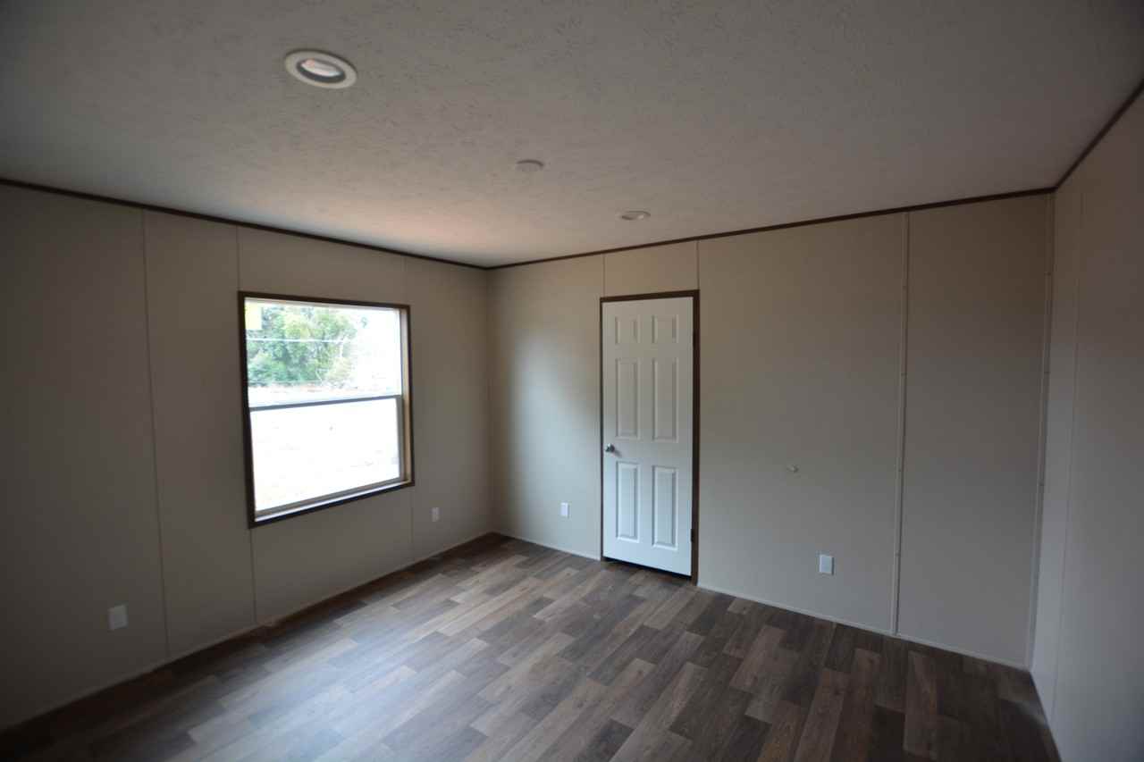 725 North Chestnut Road - Photo 5 of 16