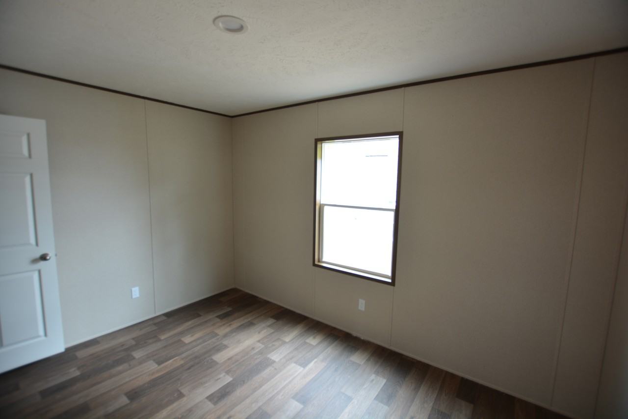 725 North Chestnut Road - Photo 7 of 16