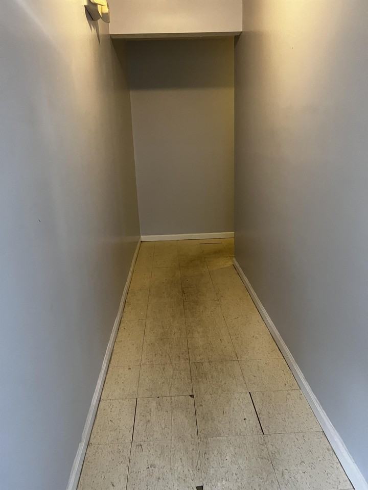 200 East King Street - Photo 3 of 10