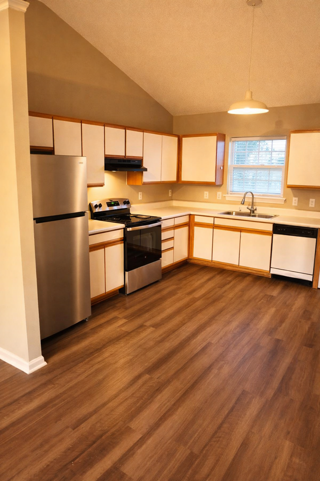 2708 Bluff View Drive - Photo 3 of 6