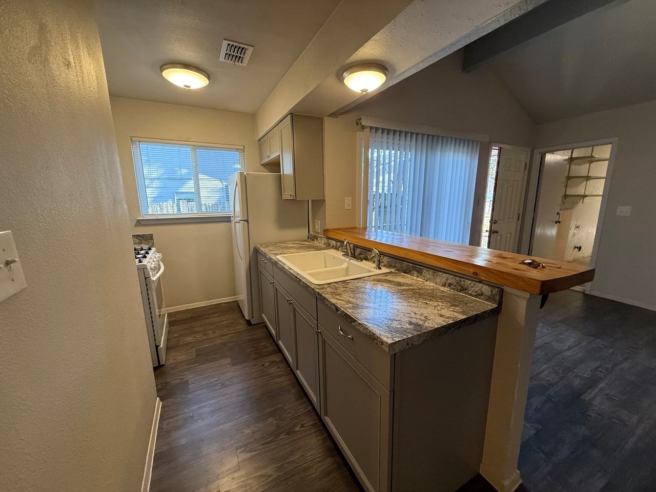 5904 Emerald Forrest - B - Photo 4 of 15