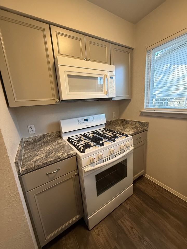 5904 Emerald Forrest - B - Photo 5 of 15