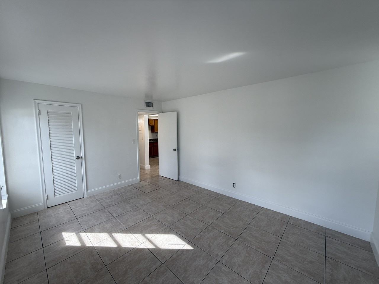 1118 North 15th Avenue - Photo 3 of 12