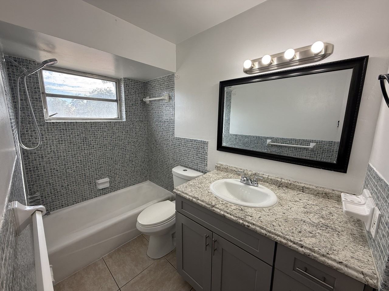 1118 North 15th Avenue - Photo 4 of 12