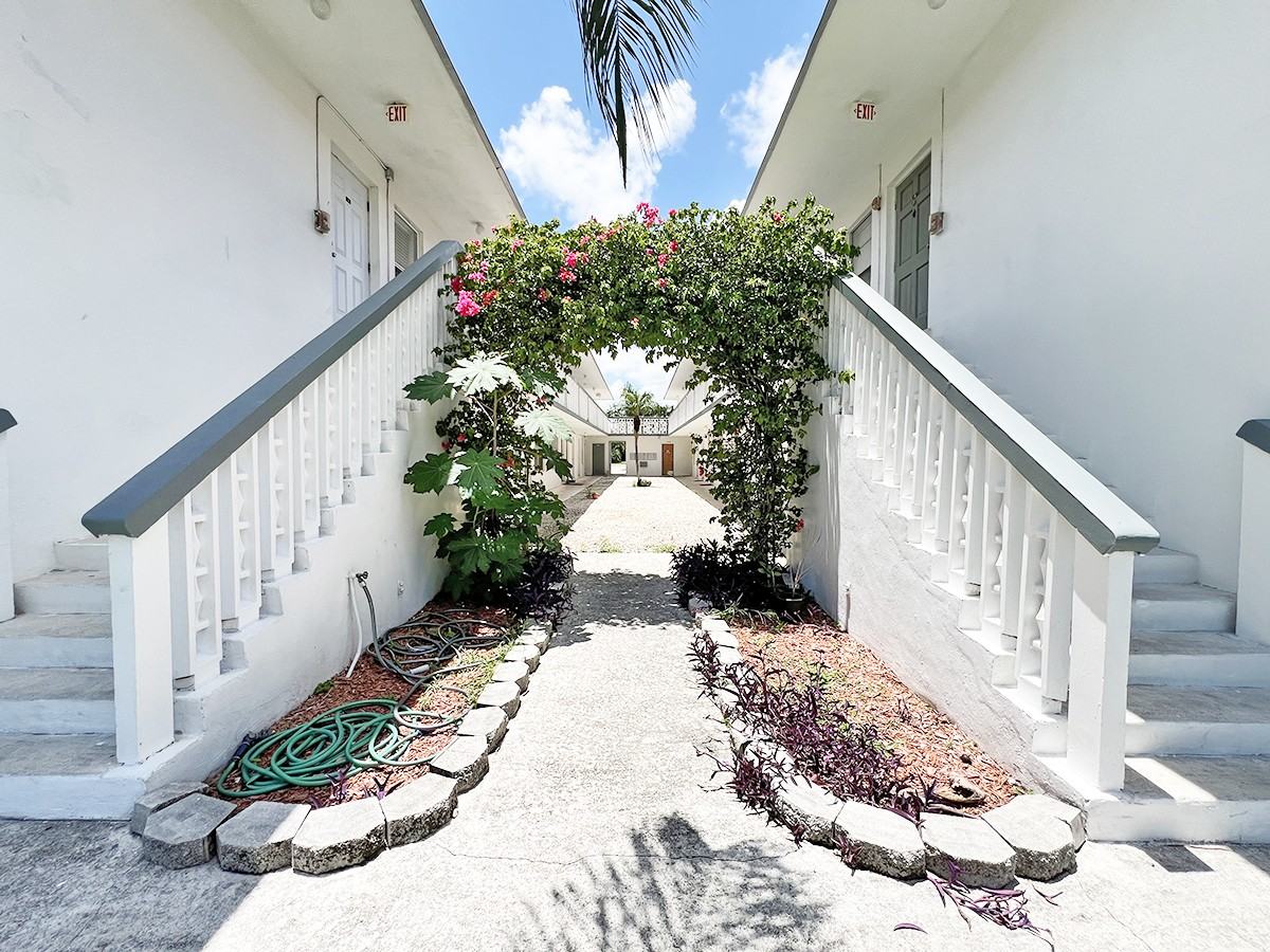 1118 North 15th Avenue - Photo 7 of 12