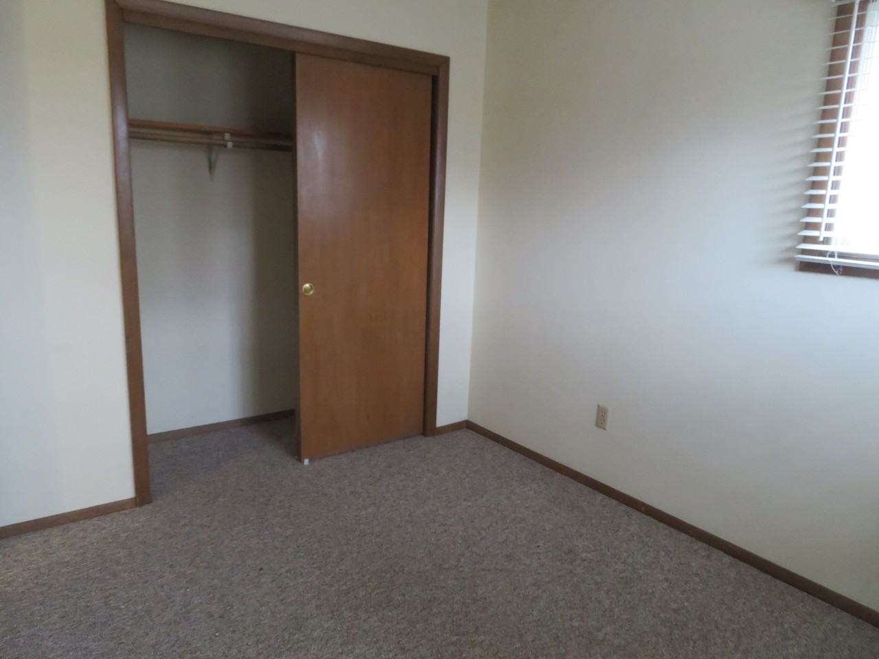 421 Valeria Drive - Photo 5 of 7