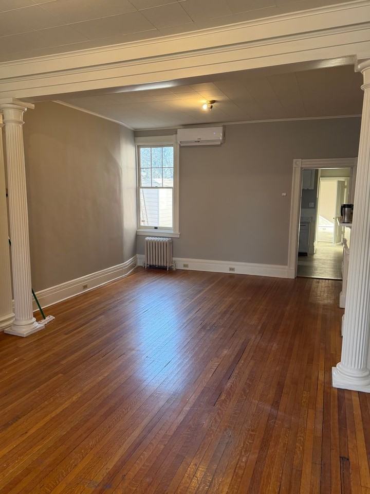 114 S West St - Photo 3 of 25