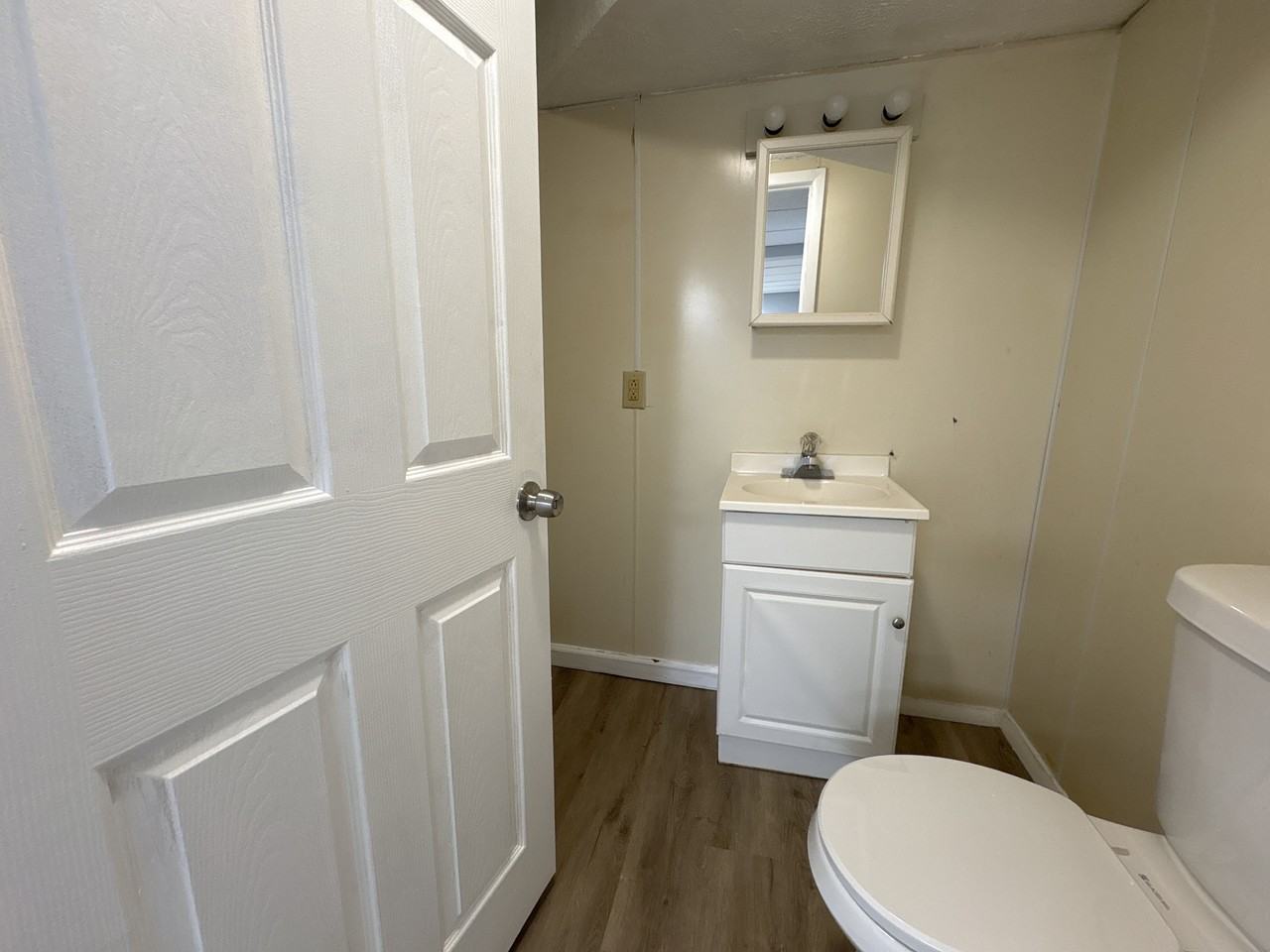 1242 Vine Street - Photo 4 of 12