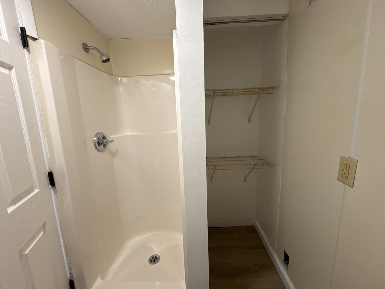 1242 Vine Street - Photo 5 of 12