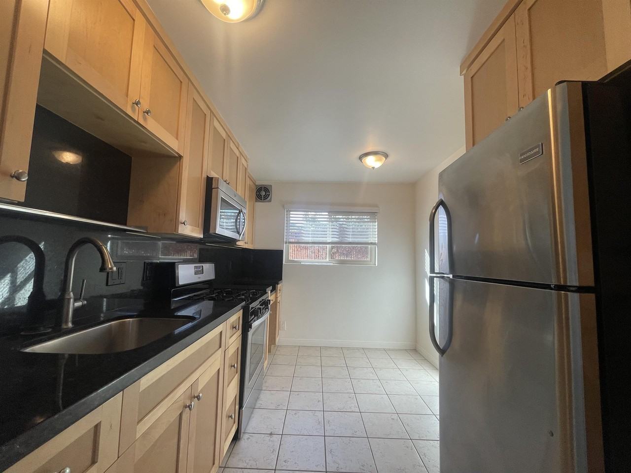 3133 Kemper Street - Photo 5 of 22