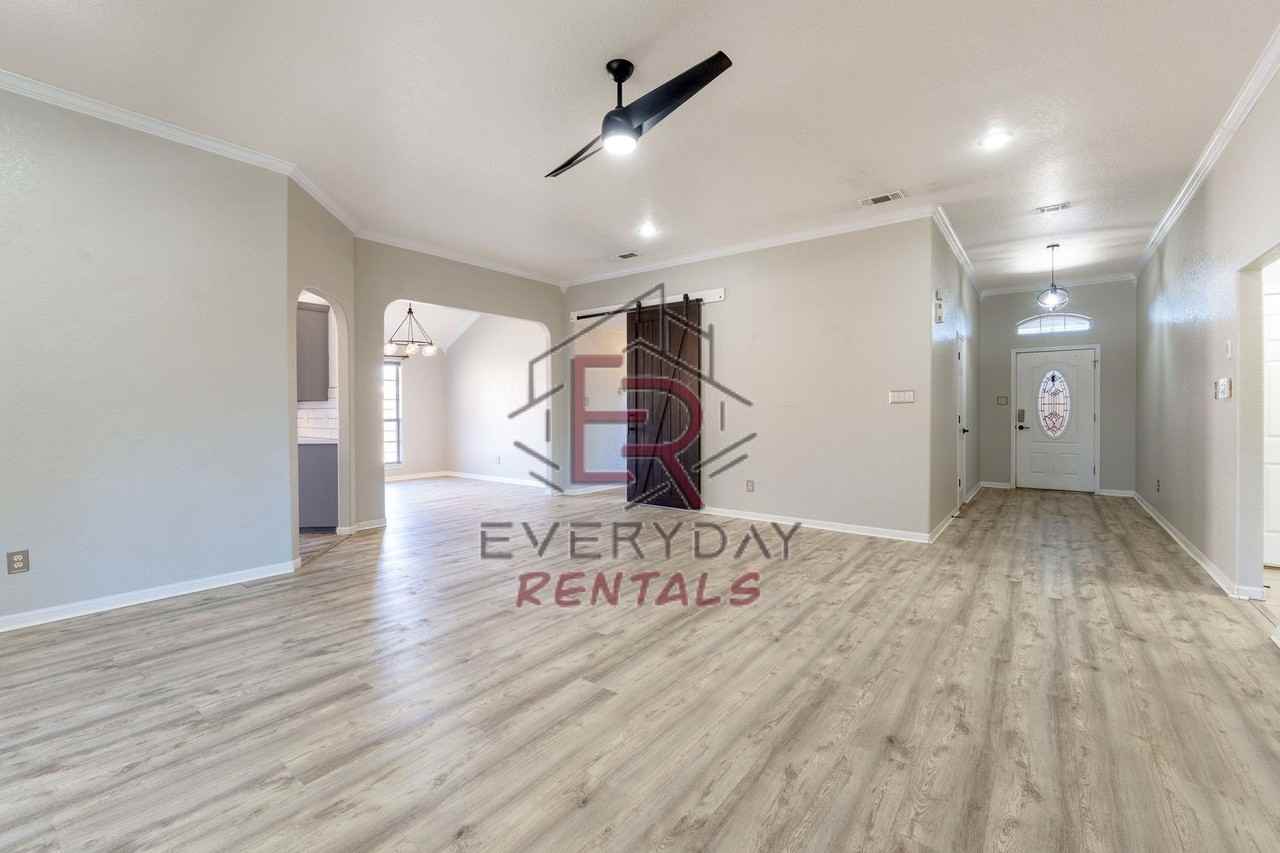 510 Crowfoot Dr - Photo 3 of 15