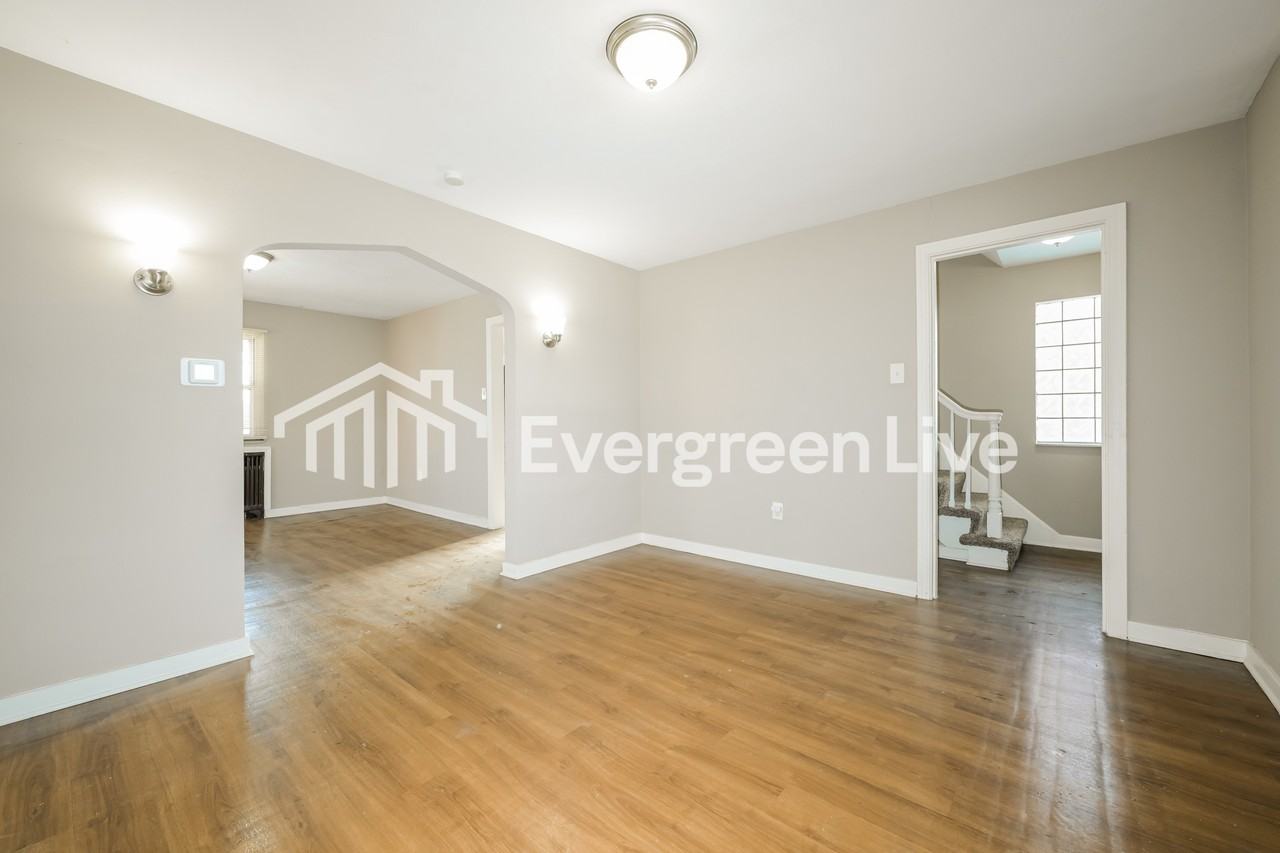 427 Ford St - Photo 3 of 15