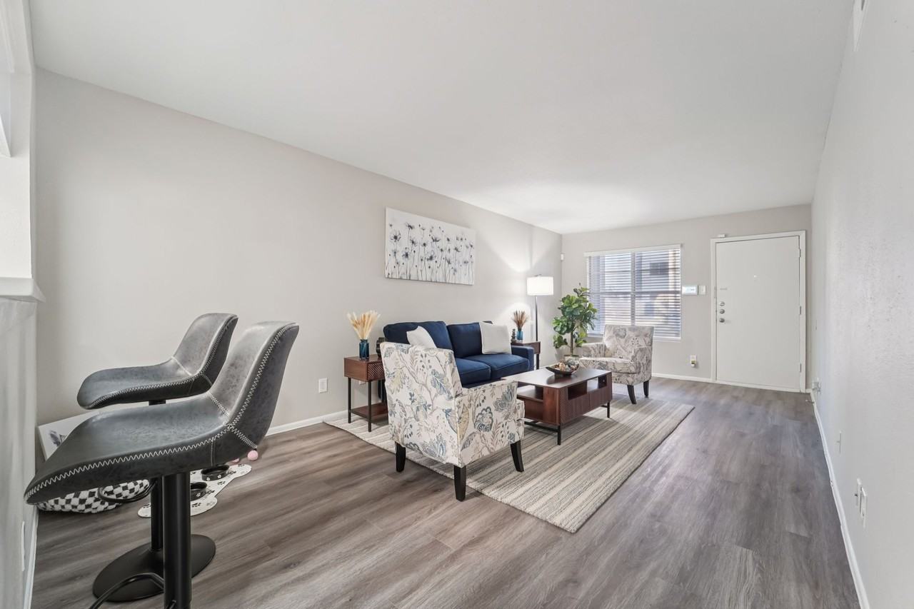 Windsor Manor - Photo 5 of 32