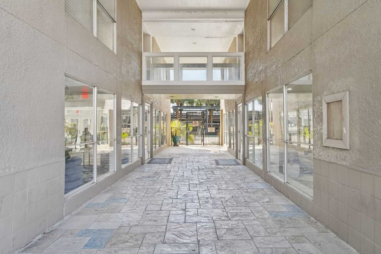 Windsor Manor - Photo 7 of 32