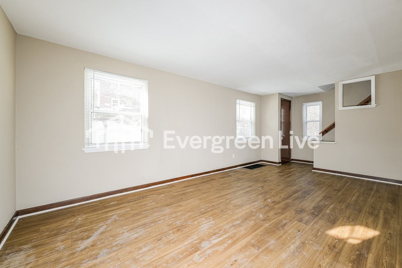 1311 Maple Dr - Photo 3 of 15