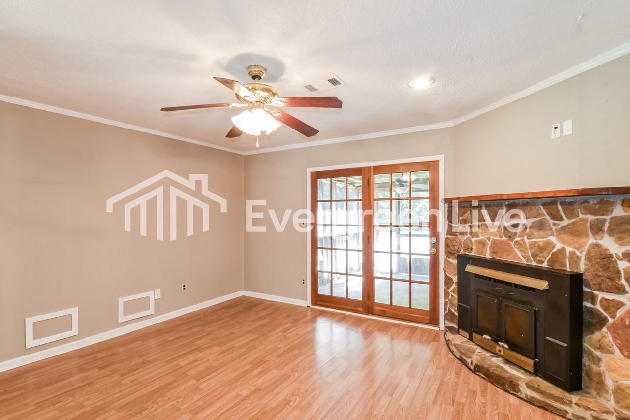 625 Durward Dr - Photo 4 of 15