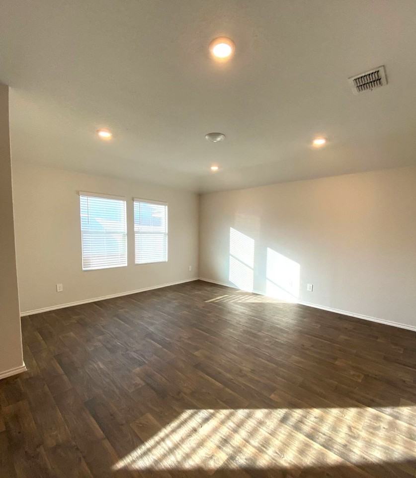 844 Nodding Nixie - Photo 5 of 20