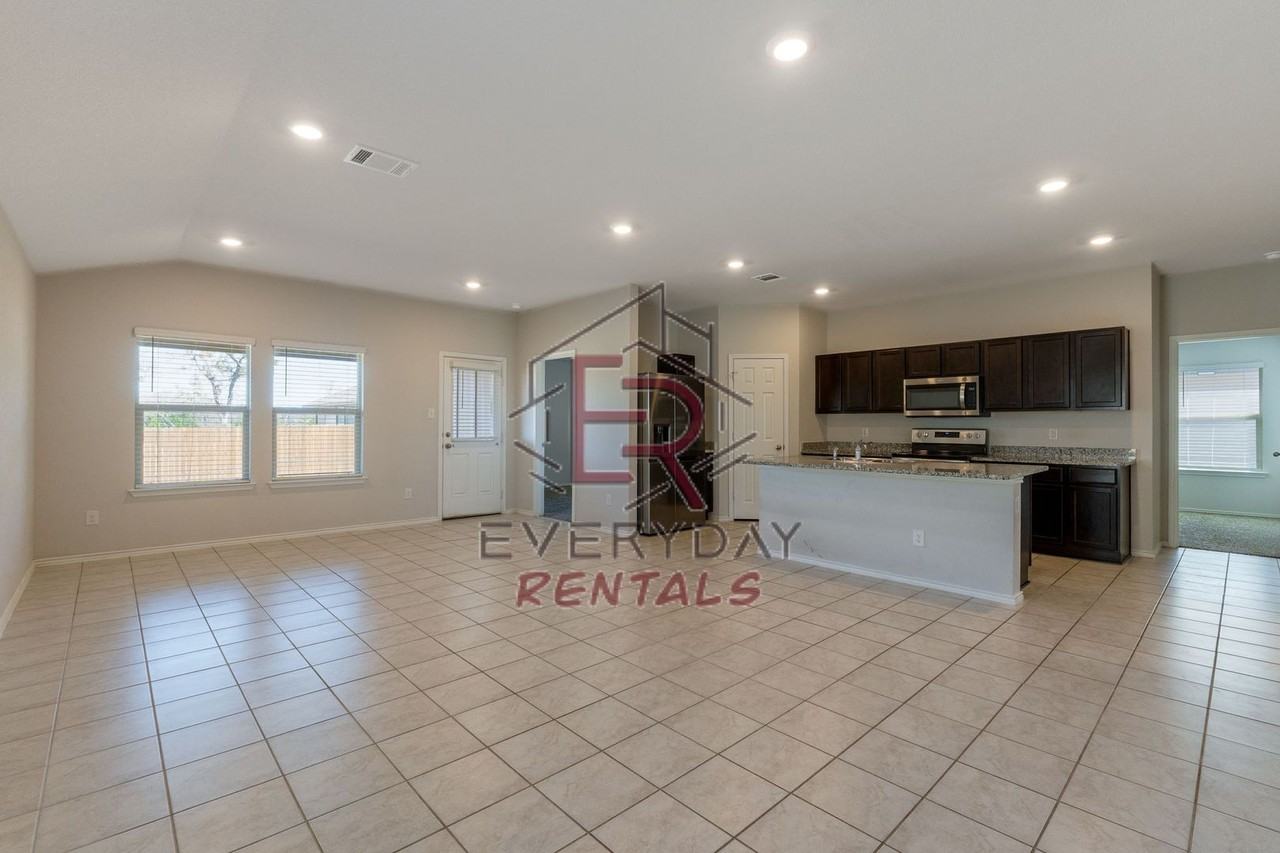 9504 Kensley Rose Dr - Photo 2 of 15