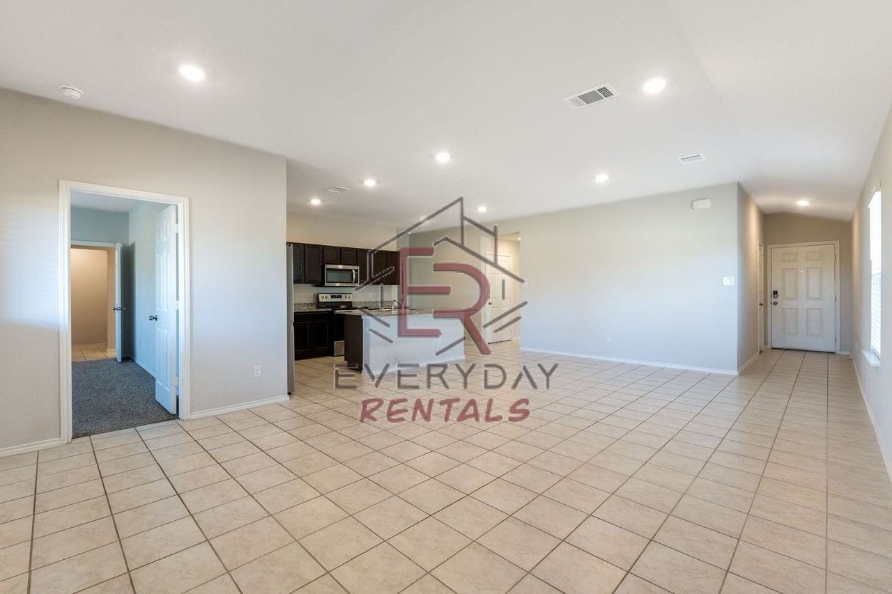 9504 Kensley Rose Dr - Photo 3 of 15