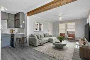 featured image of 305 N Robinson St