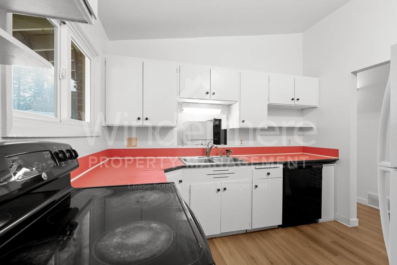 7009 N Howard St - Photo 3 of 32
