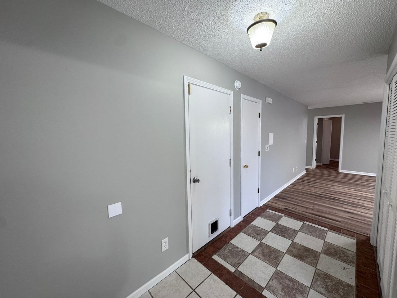 907 Coventry Ct - Photo 4 of 17