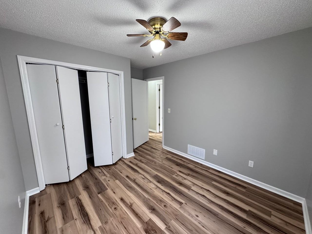 907 Coventry Ct - Photo 7 of 17