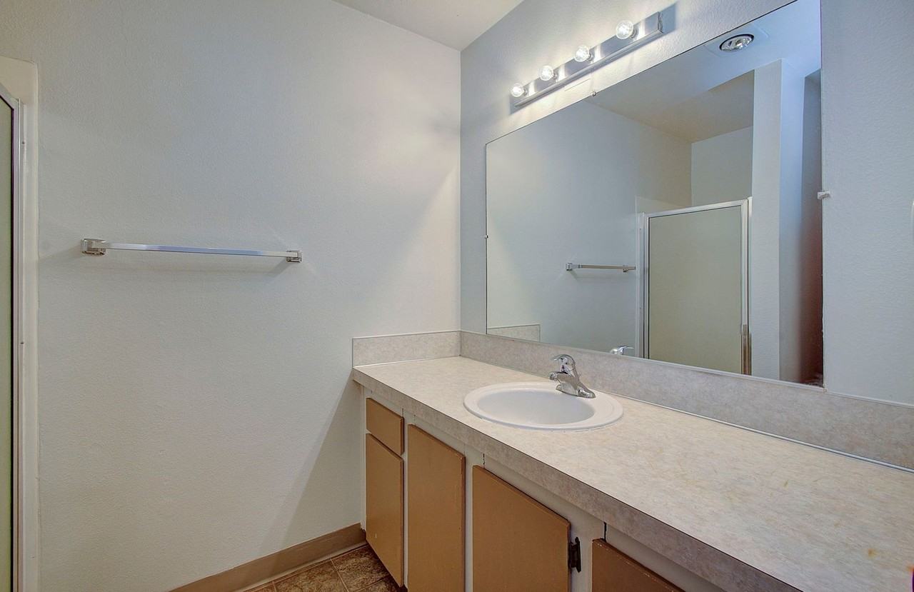 8604 Ne Mason Dr #13 - Photo 7 of 35