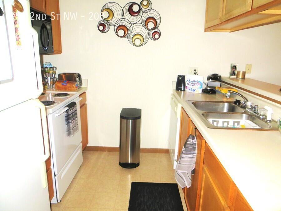 Altoona Park Apartments - Photo 3 of 35