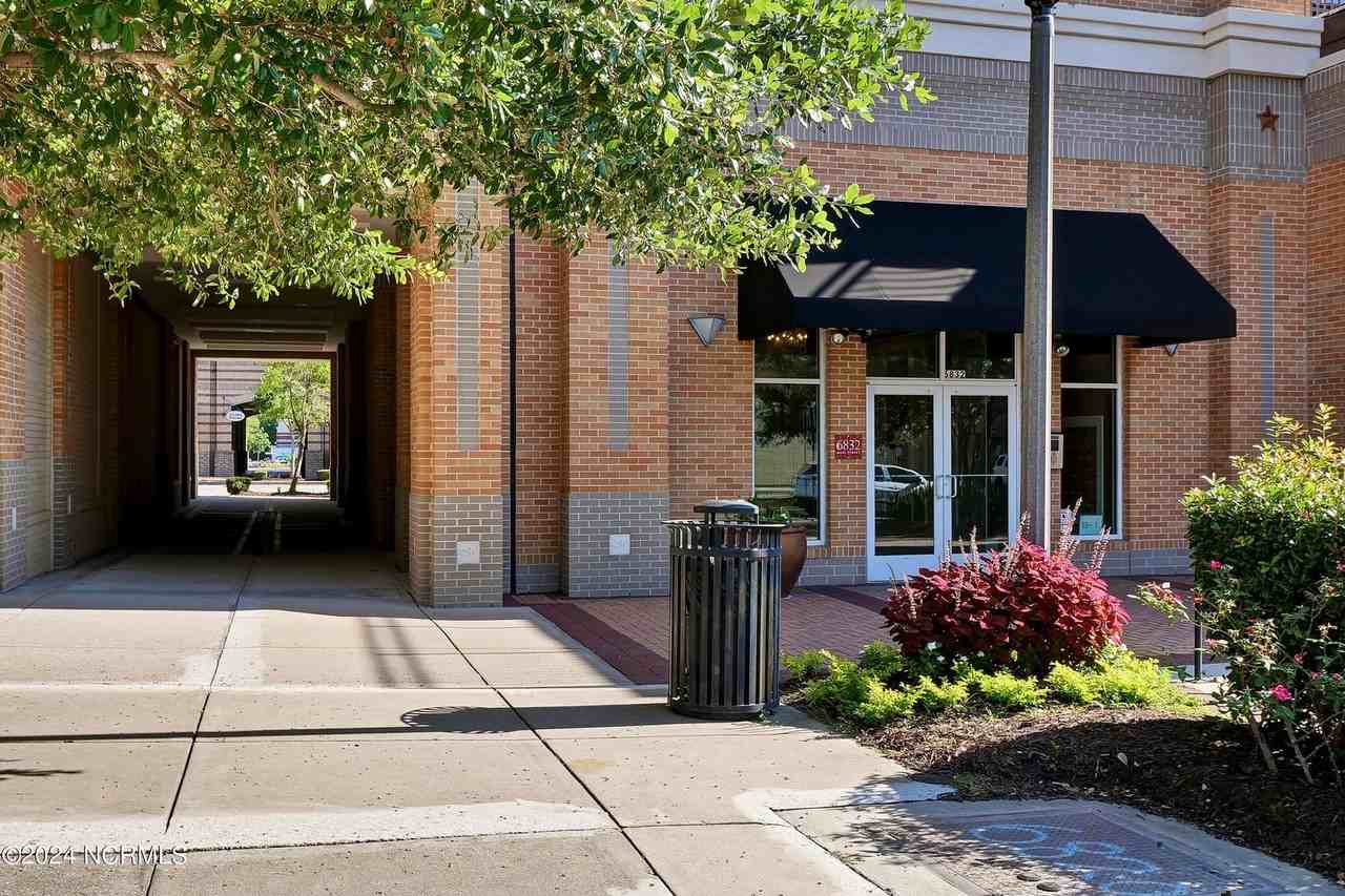 6832 Main St - Photo 3 of 37