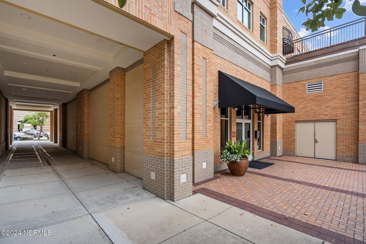 6832 Main St - Photo 4 of 37