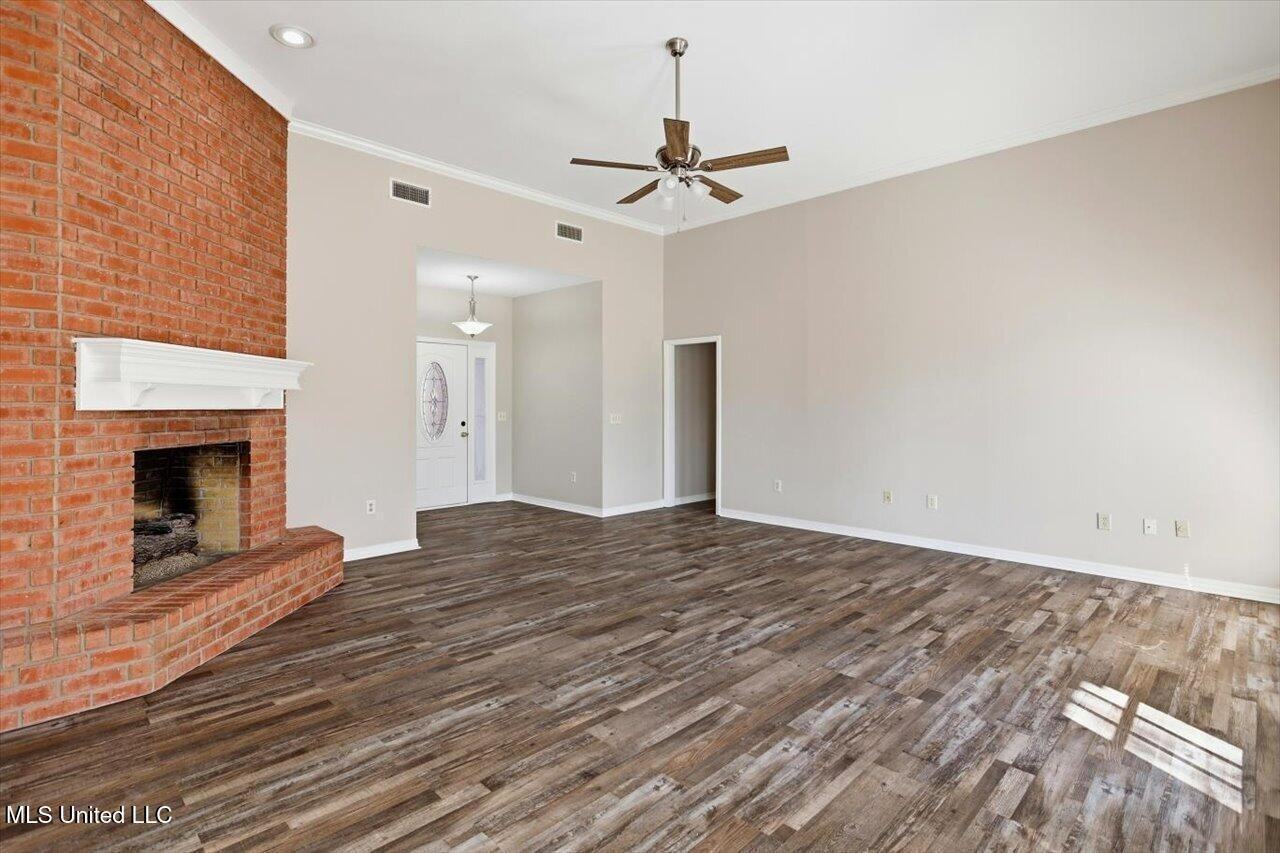 201 Heritage Dr - Photo 3 of 28