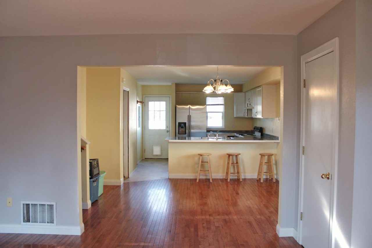 828 Defoe St #B - Photo 7 of 21