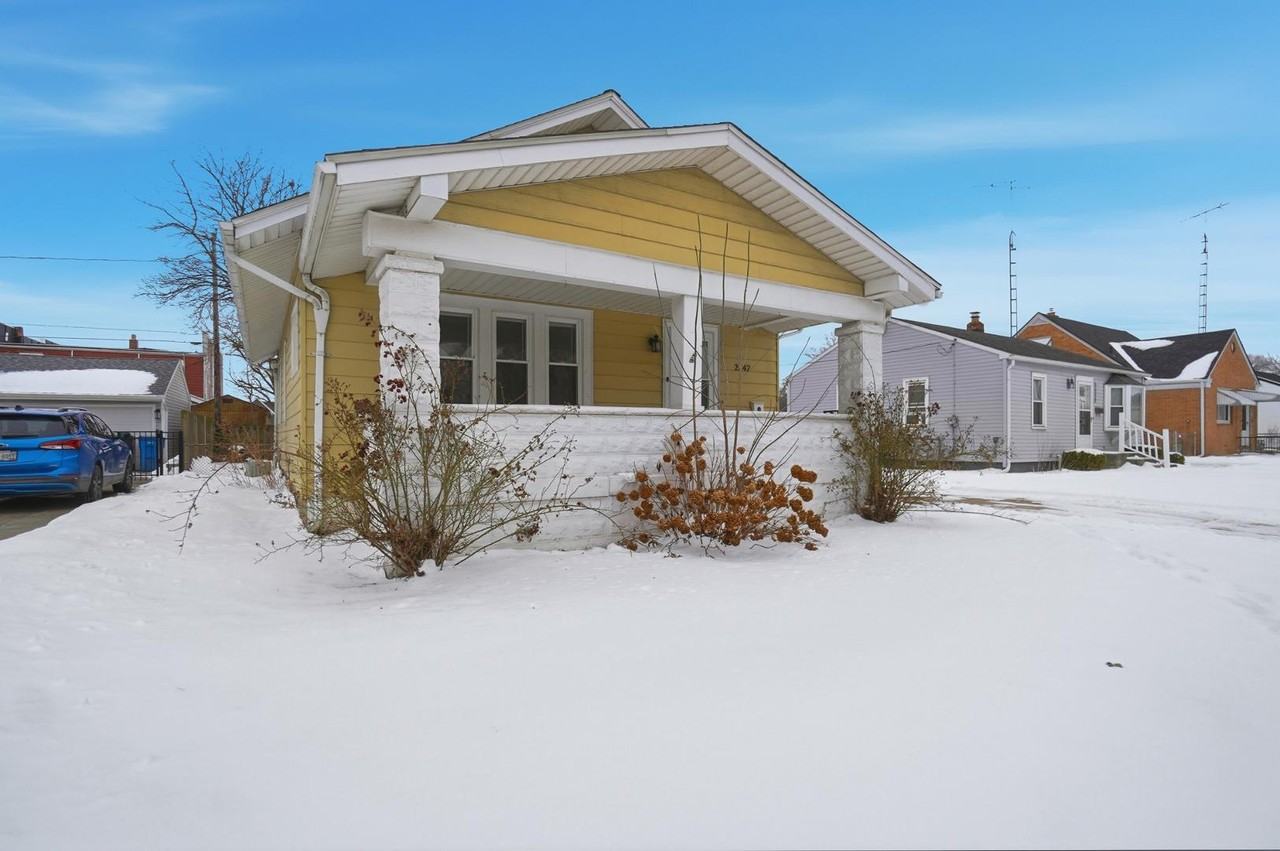 2842 115th St - Photo 2 of 33