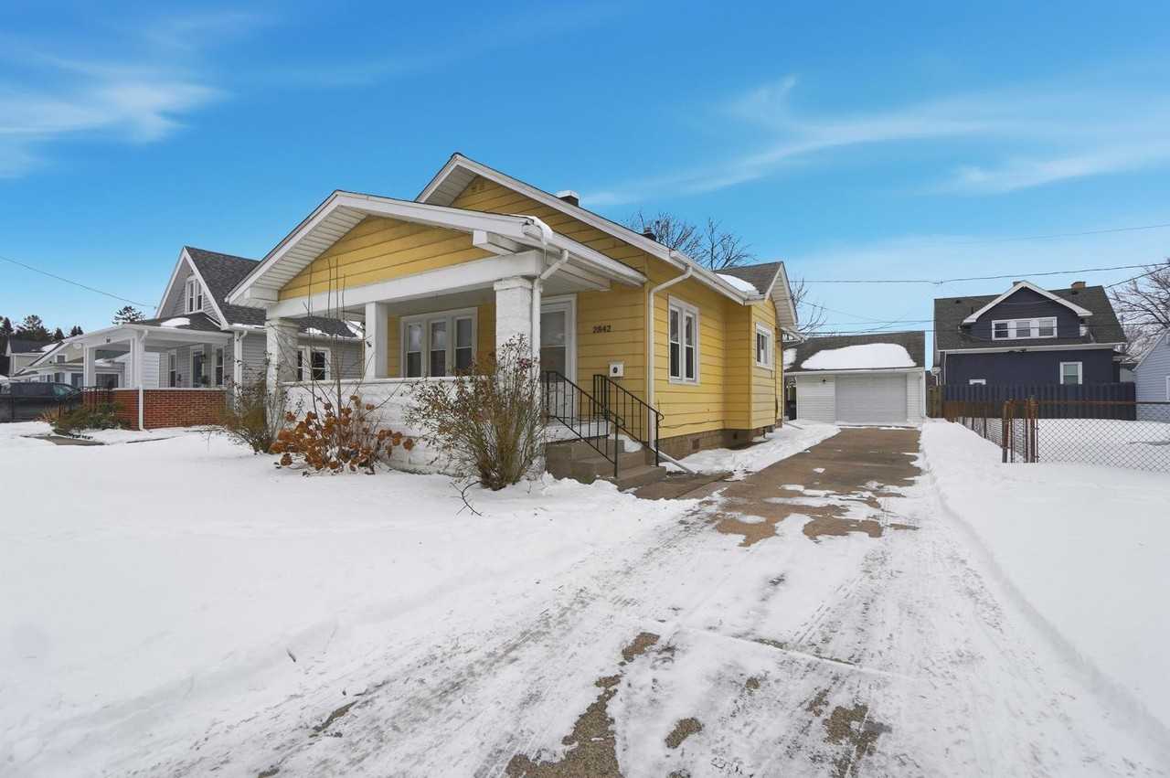 2842 115th St - Photo 3 of 33