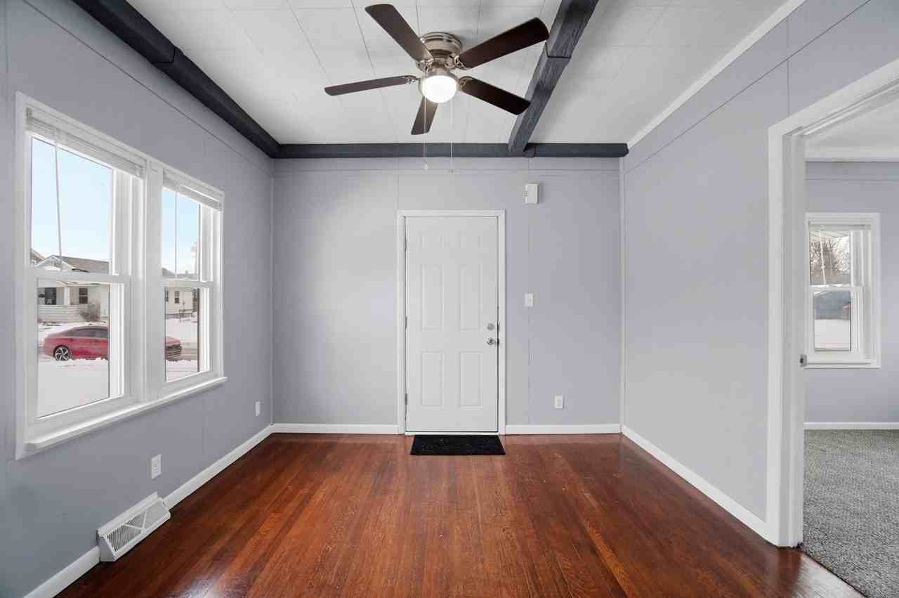 2842 115th St - Photo 4 of 33