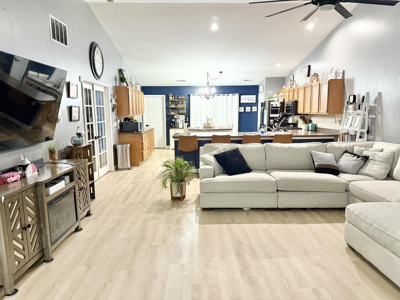 9146 Williams St - Photo 4 of 9