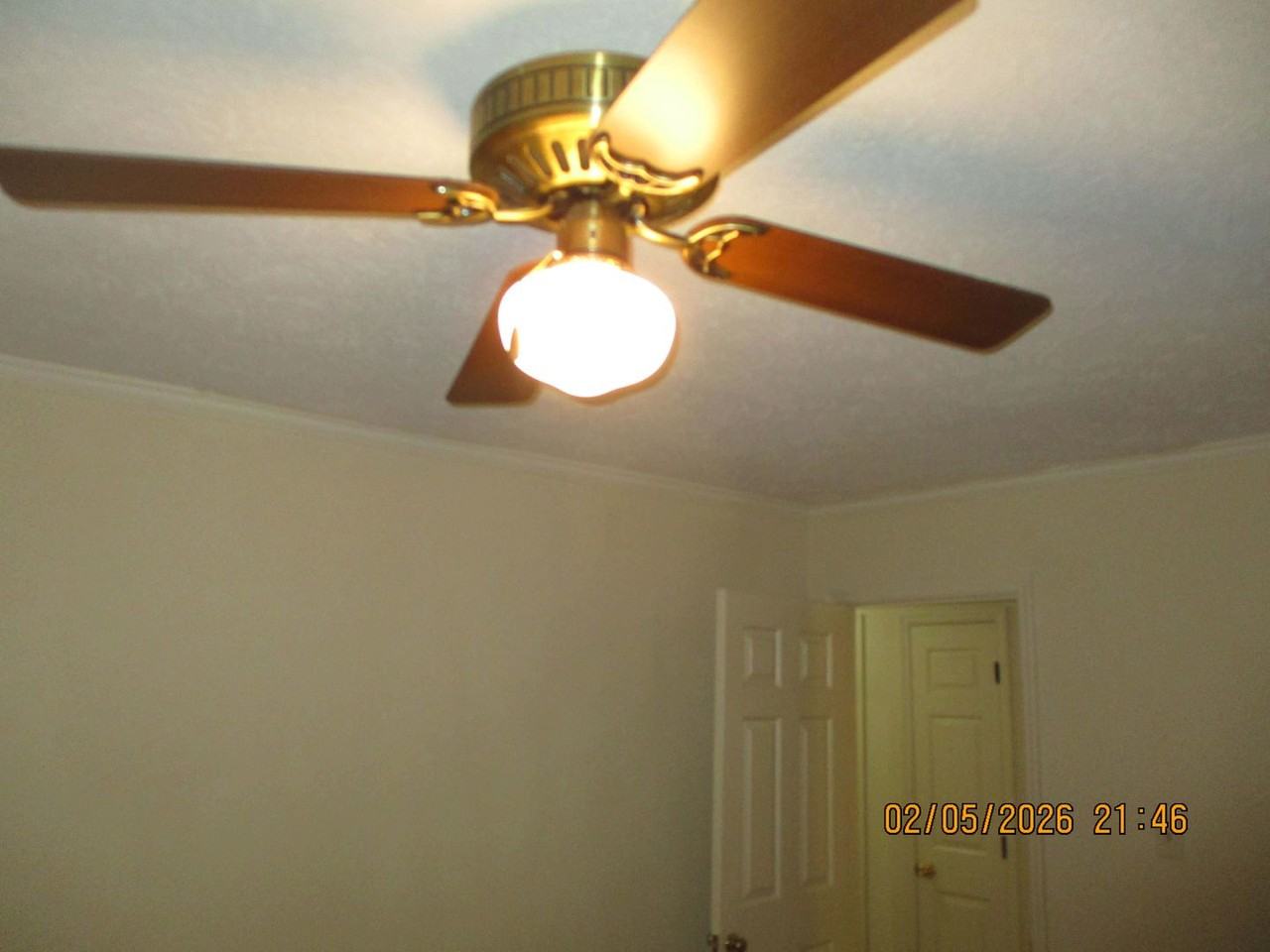 1610 Whisperwood St Apt B - Photo 3 of 8