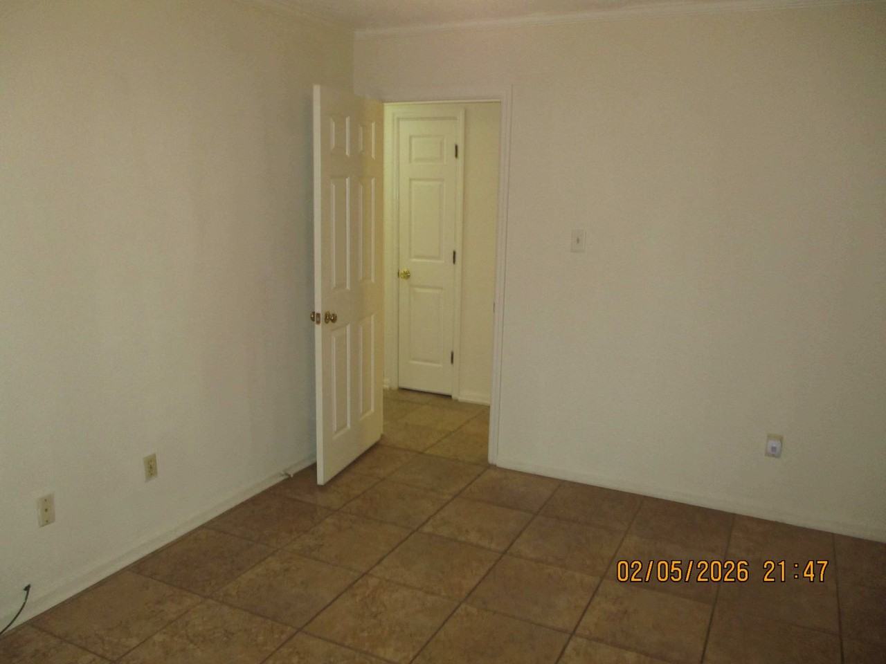 1610 Whisperwood St Apt B - Photo 5 of 8