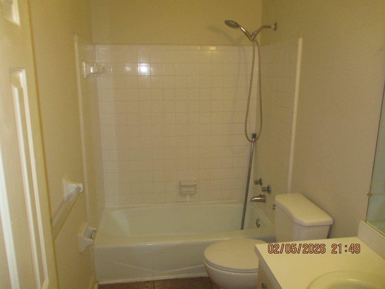 1610 Whisperwood St Apt B - Photo 6 of 8