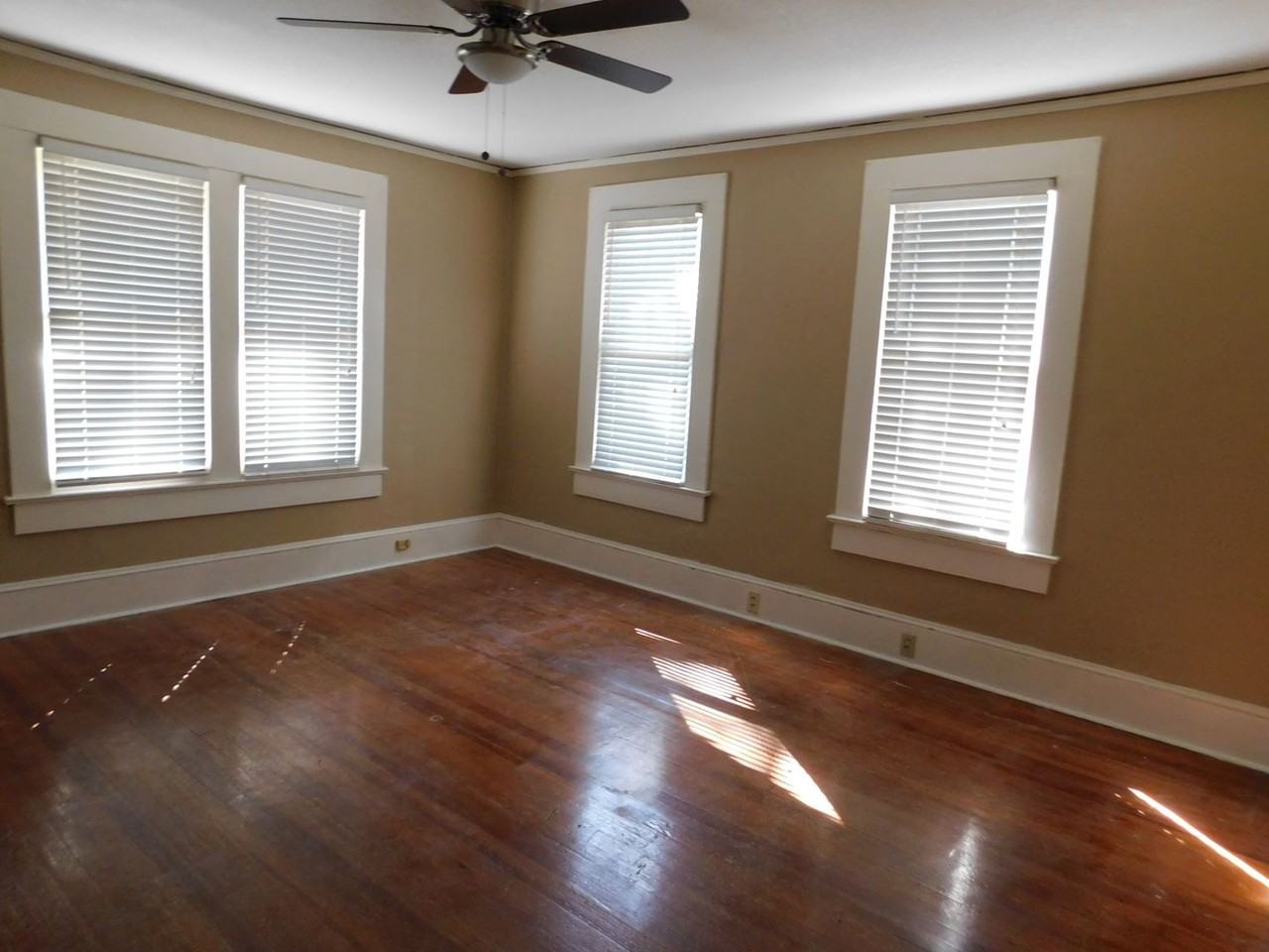 1214 N Toombs St - Photo 6 of 29