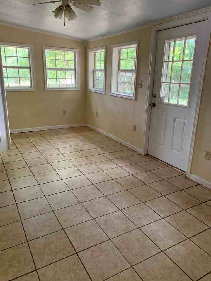 733 Parkview St - Photo 4 of 20