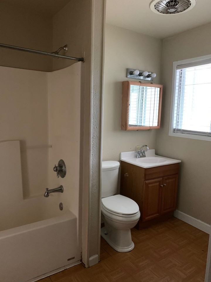 733 Parkview St - Photo 6 of 20