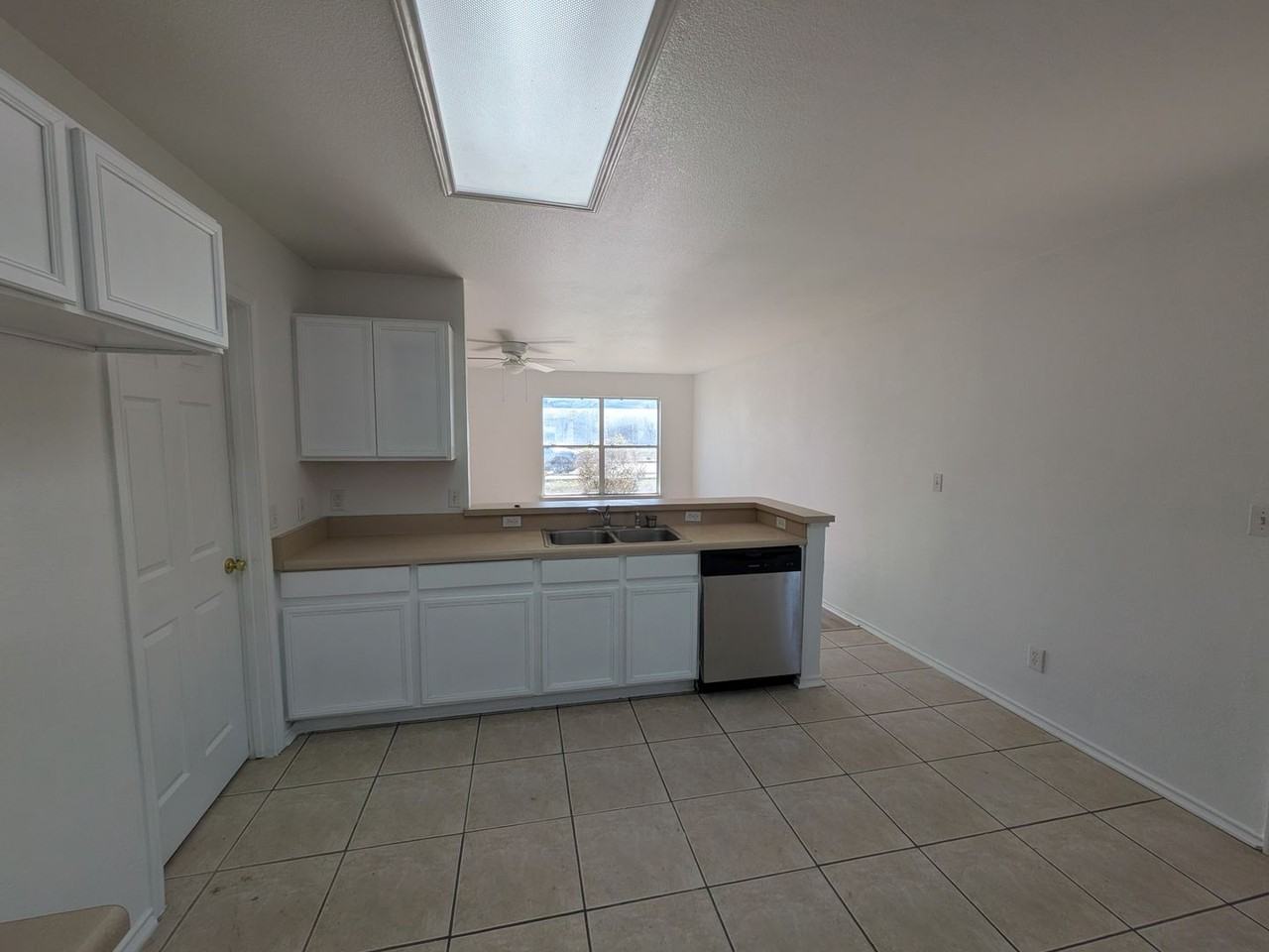 3010 Pine Valley Dr #1 - Photo 4 of 22