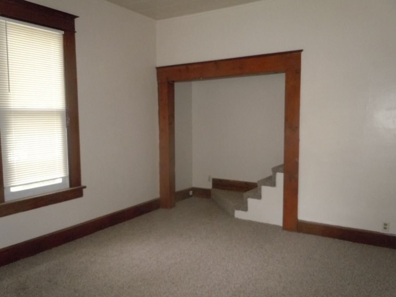 501 N Hesperia St - Photo 2 of 12