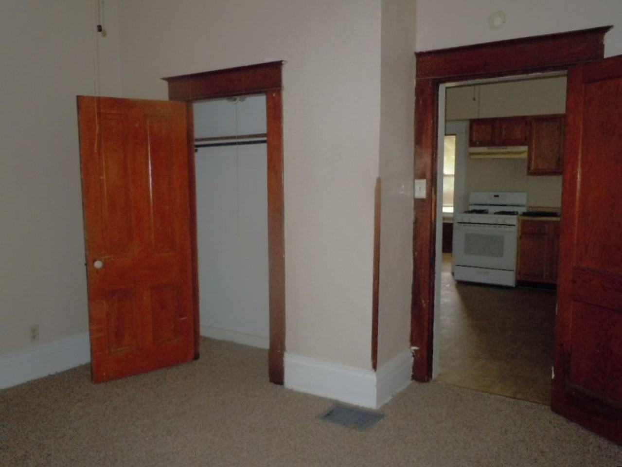 501 N Hesperia St - Photo 7 of 12